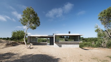 House in The Dune : a Smooth Integration to the Environment