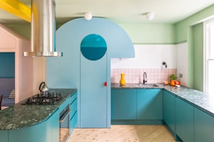 Bold Colors Light Up the Mo-tel House in London