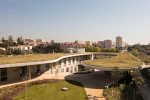 A Combination of Healthcare Services and Public Space Underlies the Carcavelos Health Complex Design