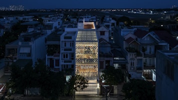 Sanuki Daisuke Architects Responds to Land Limitations with Tube House Style